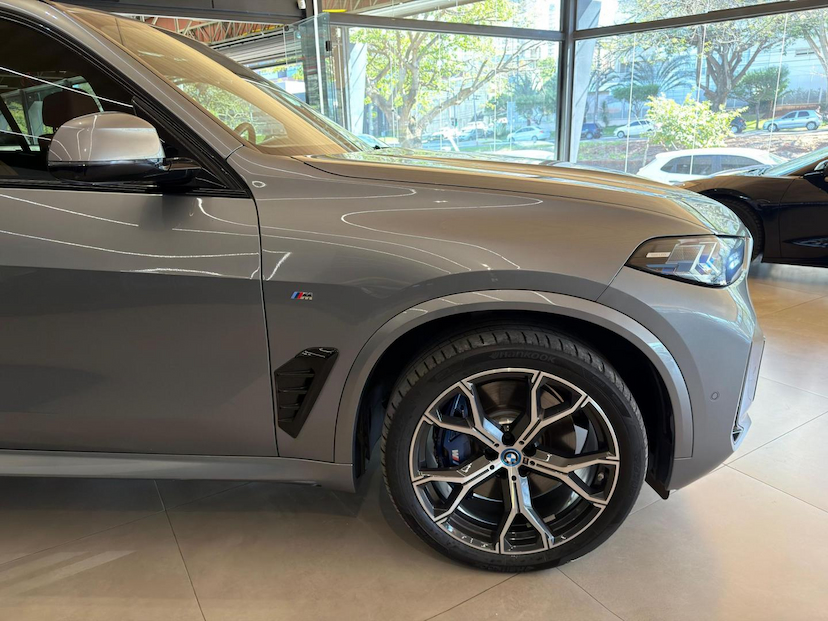 Foto do veículo BMW X5  XDRIVE50E MSP 2025 15.218 KM 619.000,00