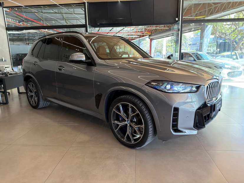Foto do veículo BMW X5  XDRIVE50E MSP 2025 15.218 KM 619.000,00