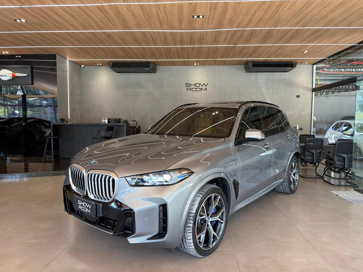 Foto do veículo BMW X5  XDRIVE50E MSP 2024/2025 15.218 KM R$ 619.000,00