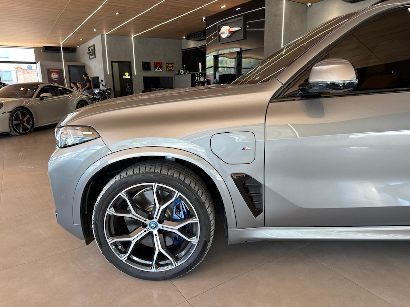 Foto do veículo BMW X5  XDRIVE50E MSP 2025 15.218 KM 619.000,00