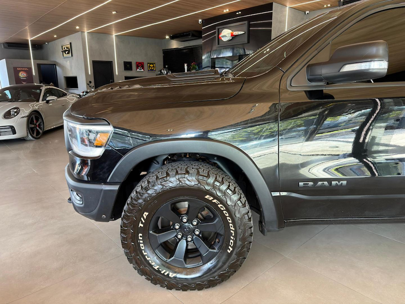 Foto do veículo RAM 1500  REBEL HEMI 2022 68.100 KM 319.000,00