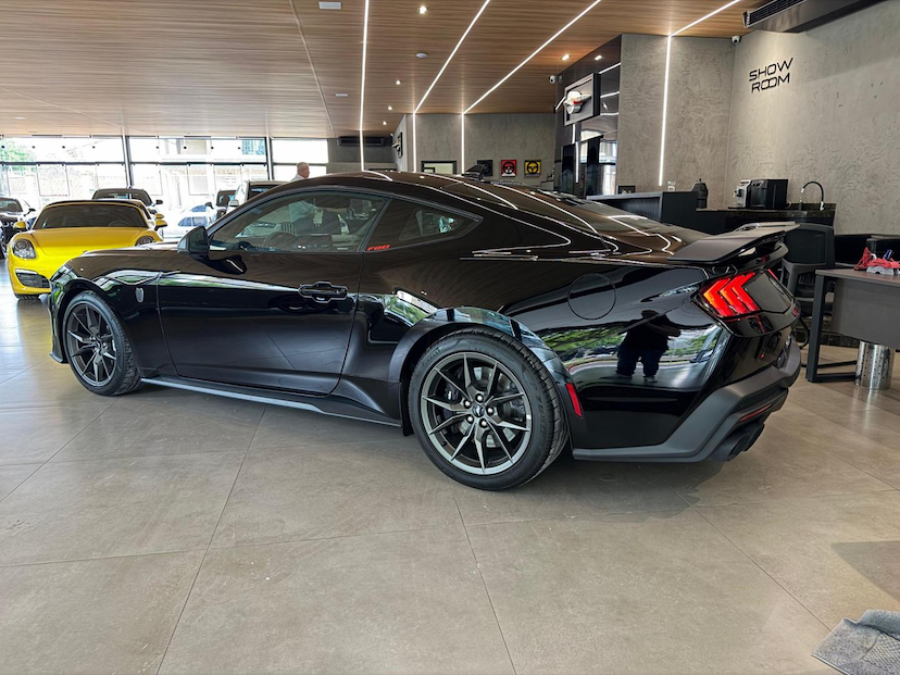 Foto do veículo Ford MUSTANG 5.0 V8 GASOLINA DARK HORSE SELECTSHIFT 2025 4.500 KM R$ 579.000,00