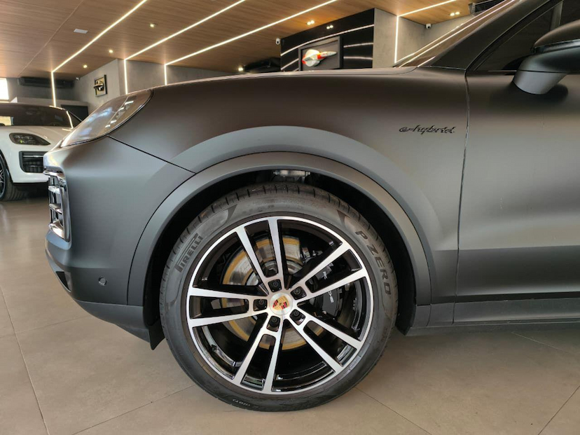 Foto do veículo PORSCHE CAYENNE  S PHEV 2025 2.200 KM 990.000,00
