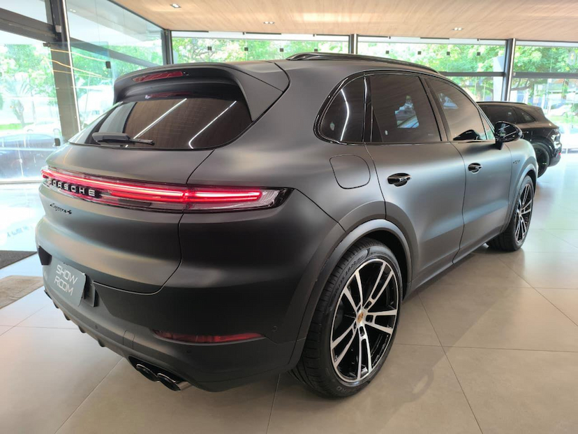 Foto do veículo PORSCHE CAYENNE  S PHEV 2025 2.200 KM 990.000,00