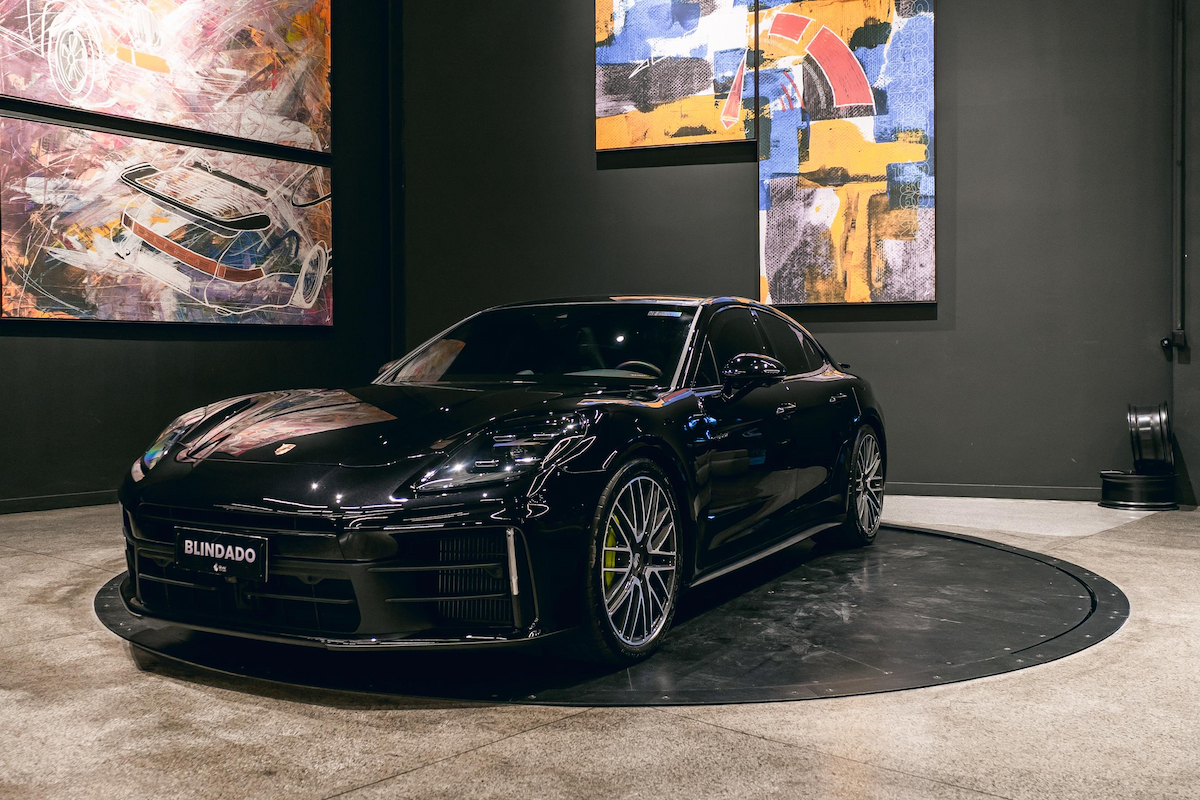 Foto do veículo PORSCHE PANAMERA 2.9 V6 E-HYBRID 4 PDK 2024/2025 4.051 KM R$ 1.099.900,00