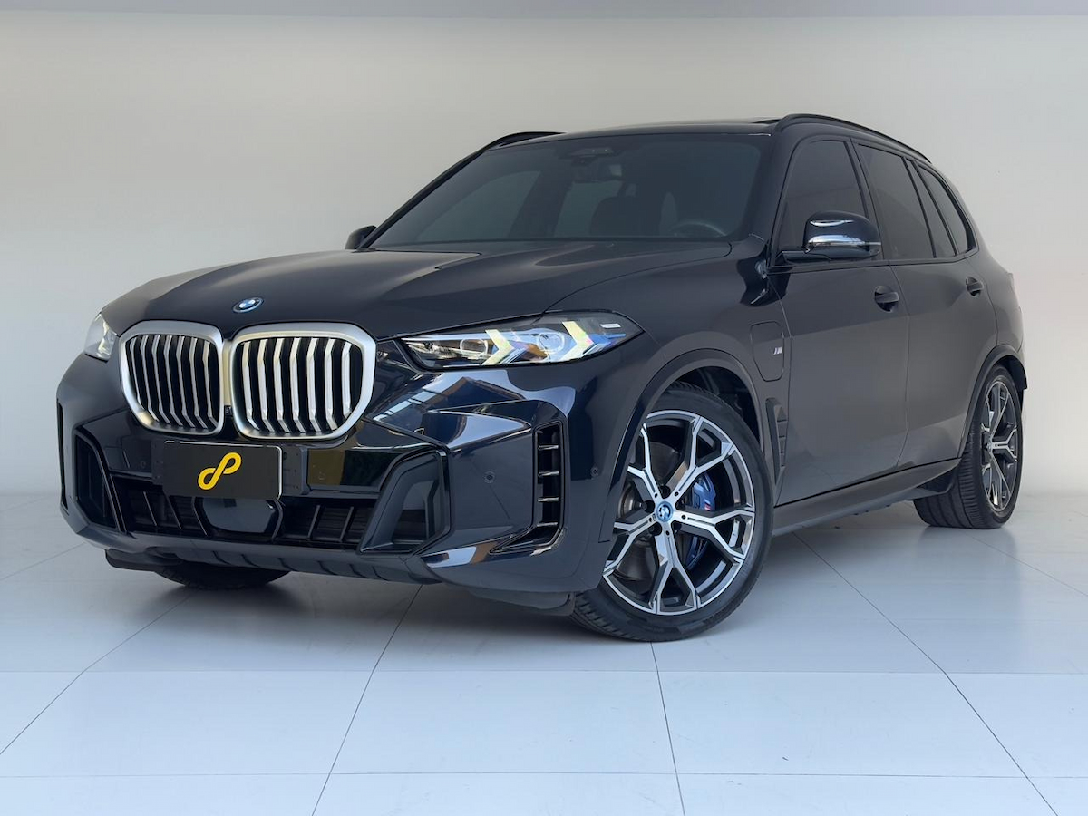 Foto do veículo BMW X5 3.0 I6 TURBO HÍBRIDO XDRIVE50E M SPORT AUTOMÁTICO 2024/2025 21.526 KM R$ 629.900,00