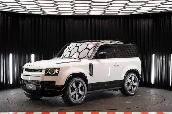 Foto do veículo LAND ROVER DEFENDER 3.0 D350 TURBO DIESEL MHEV 90 X-DYNAMIC HSE AWD AUTOMÁTICO 2024/2025 4.000 KM R$ 749.900,00