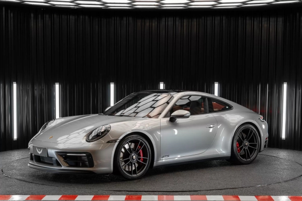 Foto do veículo PORSCHE 911 3.0 24V H6 GASOLINA CARRERA GTS PDK 2021/2022 4.800 KM R$ 879.900,00
