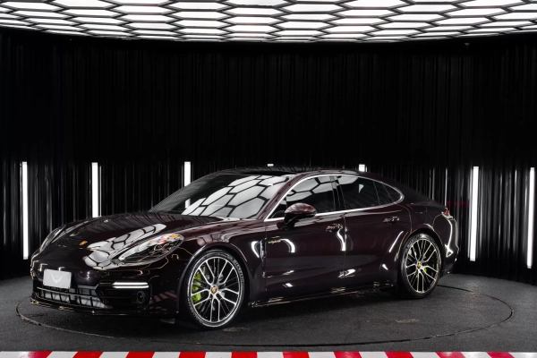 Foto do veículo PORSCHE PANAMERA 2.9 V6 E-HYBRID 4 PDK 2023/2023 6.805 KM R$ 749.900,00