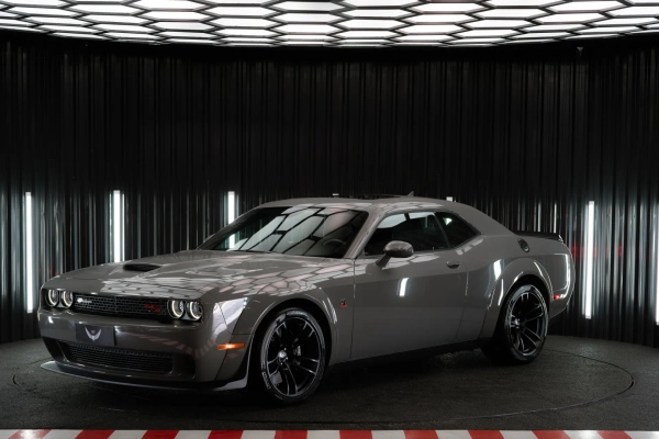 Foto do veículo DODGE CHALLENGER 6.4 V8 HEMI GASOLINA R/T SCAT PACK WIDEBODY TORQUEFLITE 2023/2023 2.000 KM R$ 1.049.900,00