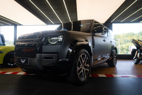 Foto do veículo LAND ROVER DEFENDER 3.0 D300 TURBO DIESEL MHEV 130 X AWD AUTOMÁTICO 2024/2024 21.939 KM R$ 990.000,00