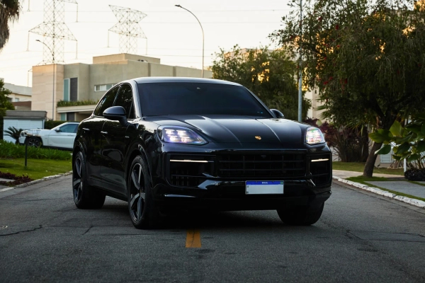 Foto do veículo PORSCHE CAYENNE 3.0 V6 E-HYBRID COUPÉ AWD TIPTRONIC S 2024/2024 16.311 KM R$ 794.900,00