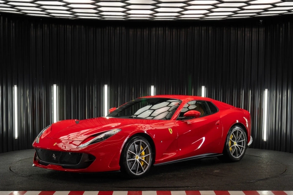 Foto do veículo FERRARI 812 GTS 6.5 V12 GASOLINA F1-DCT 2022/2023 1.000 KM R$ 5.950.000,00