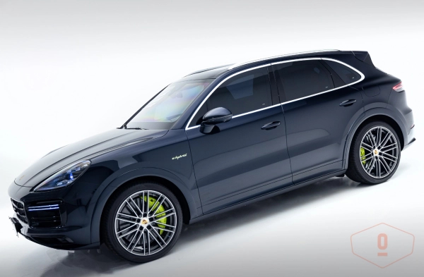Foto do veículo PORSCHE CAYENNE Turbo S E-Hybrid 2022/2023 7.050 KM R$ 1.150.000,00