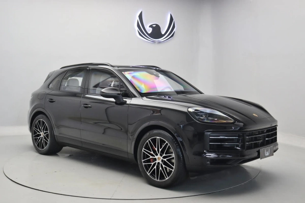 Foto do veículo PORSCHE CAYENNE E-Hybrid 2025/2025 11.850 KM R$ 929.000,00