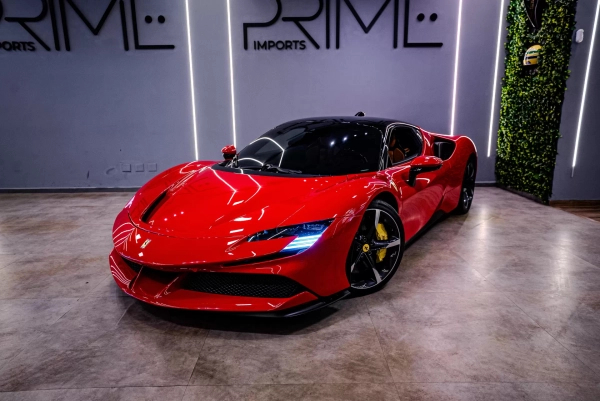 Foto do veículo FERRARI SF90 3.9 V8 TURBO PHEV STRADALE F1-DCT 2021/2022 3.290 KM R$ 4.099.990,00