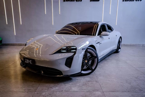 Foto do veículo PORSCHE TAYCAN TURBO S ELÉTRICO 2022/2022 11.900 KM R$ 739.900,00