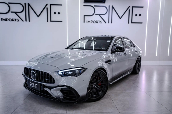 Foto do veículo MERCEDES-BENZ C 63 AMG 2.0 TURBO PHEV S E PERFORMANCE F1 EDITION 4MATIC+ SPEEDSHIFT 2024/2024 3.000 KM R$ 1.099.900,00