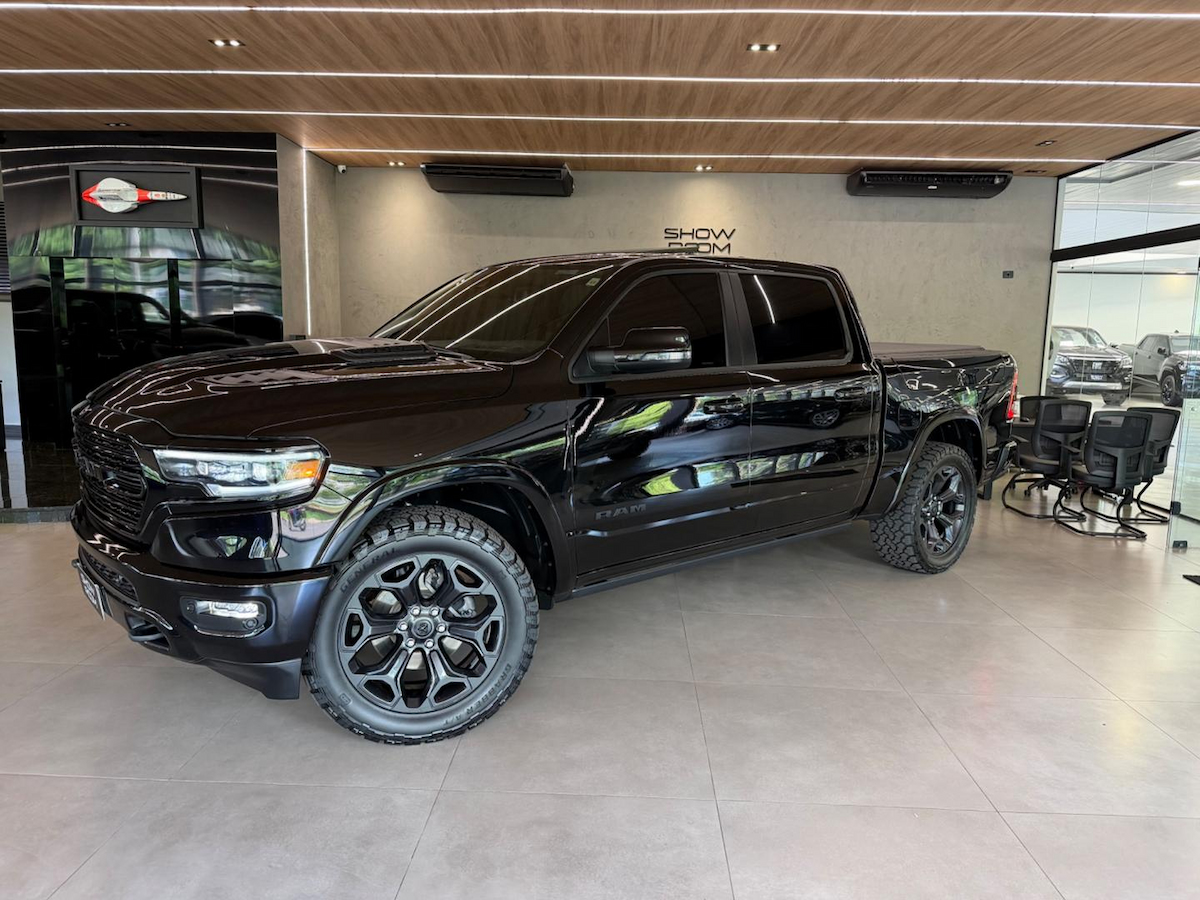 Foto do veículo RAM 1500 LIMITED HEMI 2023/2024 21.000 KM R$ 469.000,00